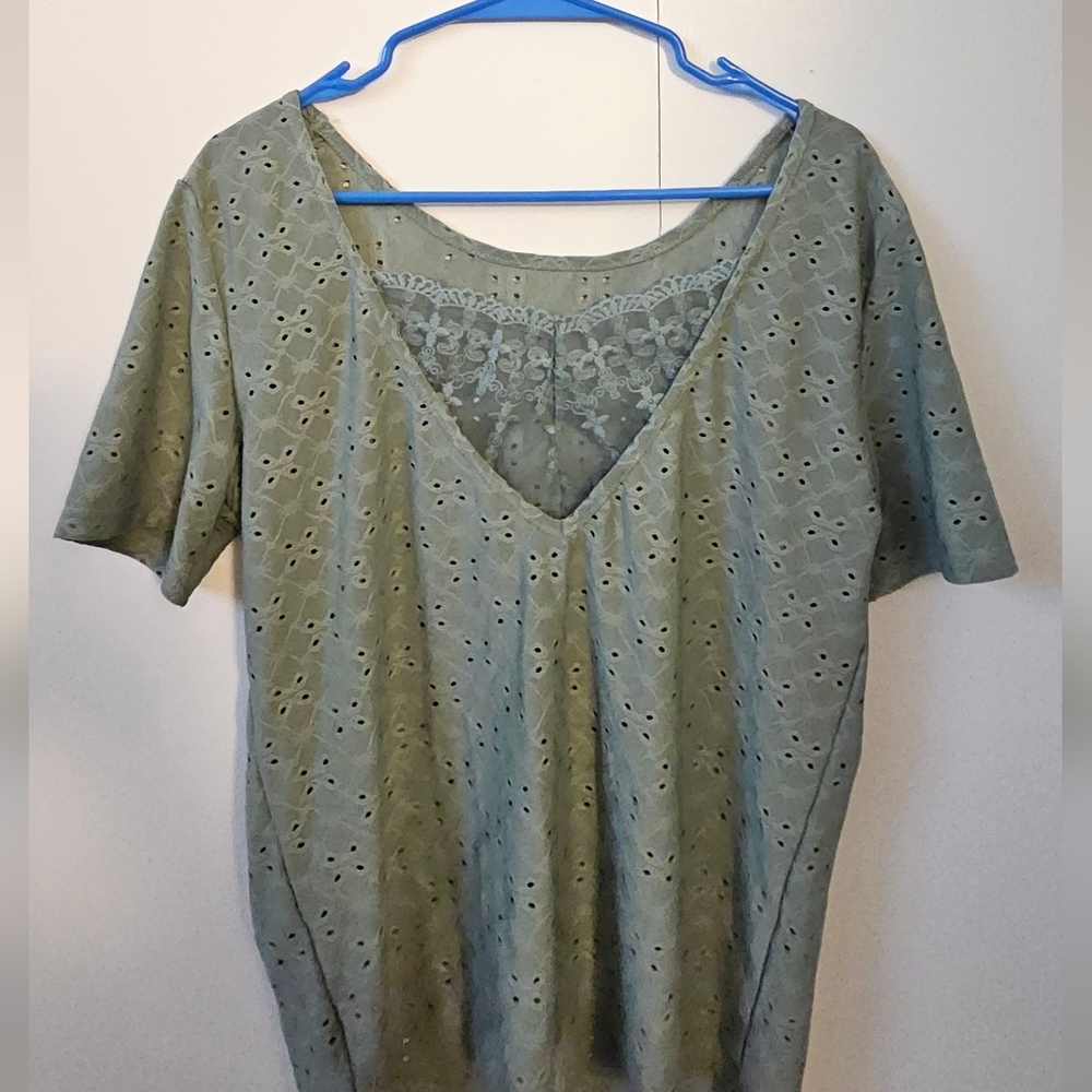 Green medium tee - Picture 3 of 3